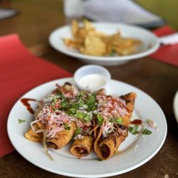 La Macarena Pupuseria & Latin Cafe