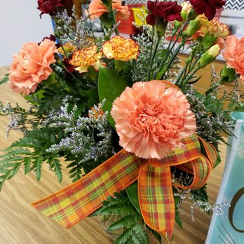 The Greenhouse Flower Shoppe - Carnation arrangement - Florists Near Me - Pekin, Illinois The Greenhouse Flower Shoppe - Carnation arrangement - Florists Near Me - Pekin, Illinois
