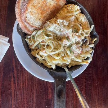 Wyld Pines Bar & Restaurant - Alfredo - Pubs Near Me - Camas, Washington
