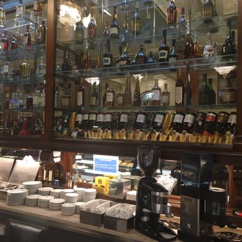Pastelaria Versailles - Full bar! - Patisserie/Cake Shop Near Me - Lisbon, 11
