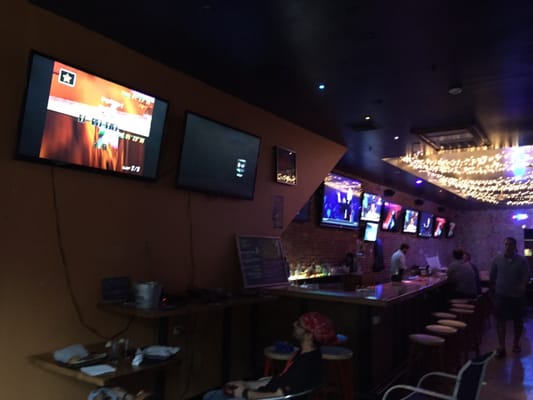 Sto's Bar by null