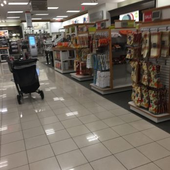 Kohl's - Kohl's Rochester -- Rochester Crossing : 160 Washington Street / Route 202, Rochester         Interior - Department Stores Near Me - ROCHESTER, New Hampshire
