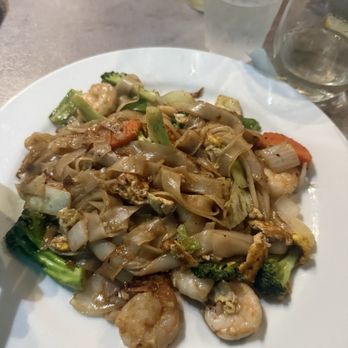 Ahi Asian Bistro - Shrimp Pad See-Ew - Sushi Bars Near Me - Tampa, Florida