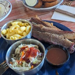 Brisket with Mac n' cheese and coleslaw