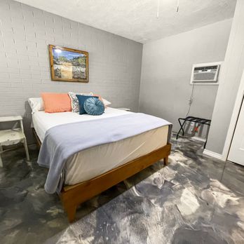 Cotter Trout Lodge - Owners suite - master bedroom - Hotels Near Me - Cotter, Arkansas Cotter Trout Lodge - Owners suite - master bedroom - Hotels Near Me - Cotter, Arkansas