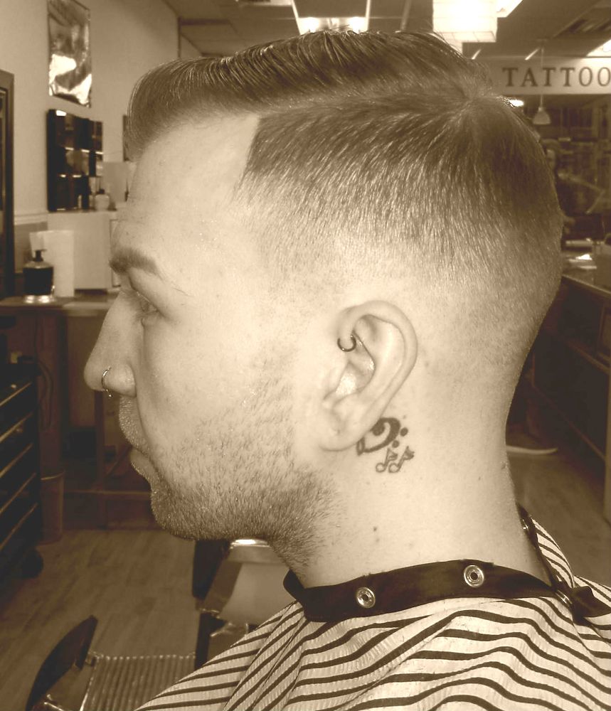 Pilot Barbershop Logo