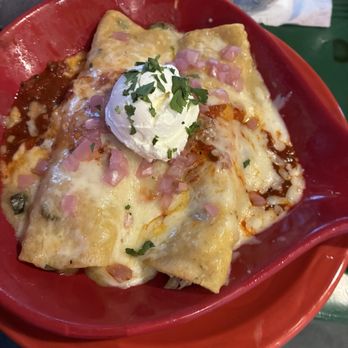 Chili Willi's Tex-Mex Grill - Chicken enchiladas - Tex-Mex Near Me - Cornelius, North Carolina Chili Willi's Tex-Mex Grill - Chicken enchiladas - Tex-Mex Near Me - Cornelius, North Carolina