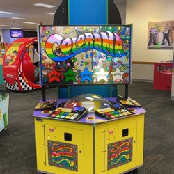 Chuck E. Cheese - Colorama game