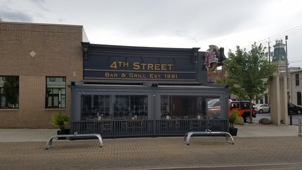 4th Street Bar and Grill by null