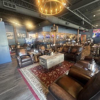 Duluth Whiskey Project - Seating area - Distilleries Near Me - Duluth, Minnesota