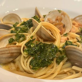 Chaplin - Linguini and clams - Seafood Near Me - Shelton, Connecticut Chaplin - Linguini and clams - Seafood Near Me - Shelton, Connecticut