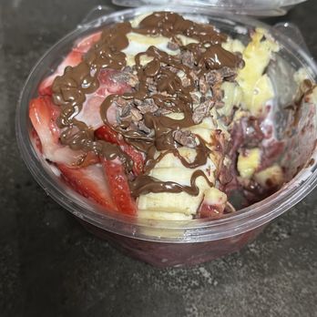 Palm Berries - Very Berry Base, Nutella, strawberries, bananas,pineapple,granola, cacao nibs and white chocolate drizzle - Acai Bowls Near Me - Concord, North Carolina
