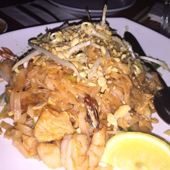 Queen Mother Cafe - Pad Thai was sooooo good!!! - Asian Fusion Near Me - Toronto, Ontario