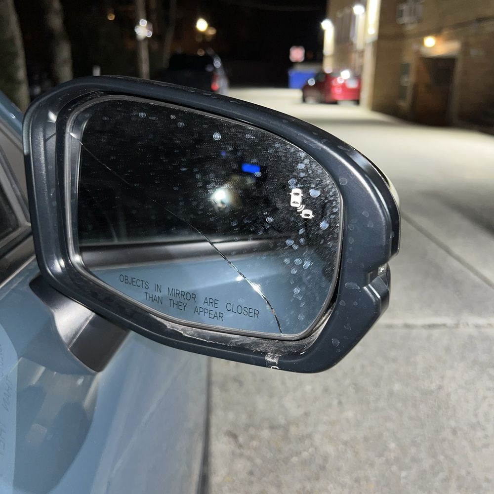 Broken side mirror Broken side mirror