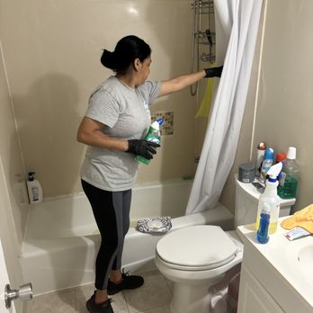 Palacios Cleaning Services - Cleaning a shower - Home Cleaning Near Me