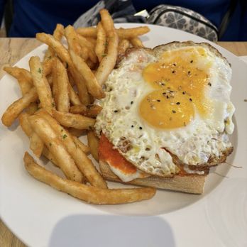 Seven Valleys - Fried Egg Sandwich on Naan Barbari - Persian/Iranian Near Me - Hoboken, New Jersey