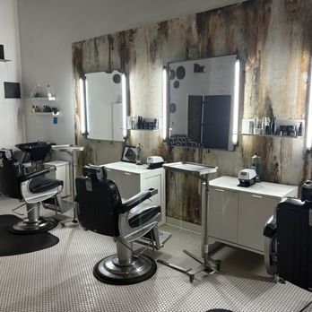 Blind Barber - Barbers Near Me - Highland Park, California