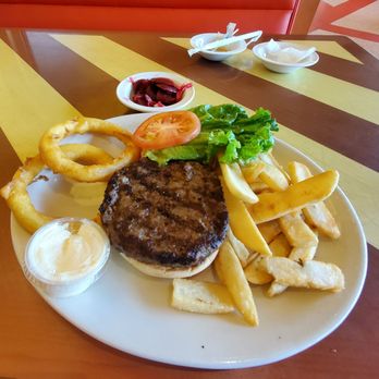 Junior's Restaurant & Bakery - Foxwoods - American Near Me - Mashantucket, Connecticut