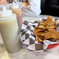 El Callejon Del Beso Mexican Restaurant - CHIPS Y SALSA