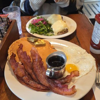 Hank's Creekside Restaurant - American Near Me - Santa Rosa, California