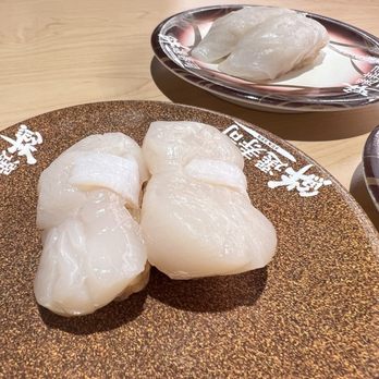 Waka Sakura - Scallop - Conveyor Belt Sushi Near Me - Gardena, California Waka Sakura - Scallop - Conveyor Belt Sushi Near Me - Gardena, California