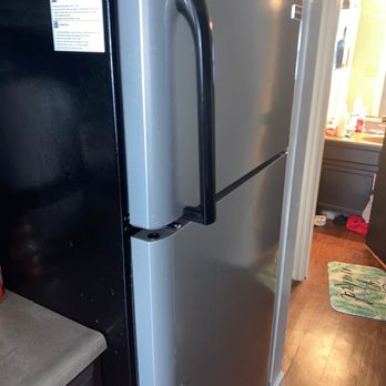 Hunters Chase Apartments - Fridge door broken after opening 6 times - Apartments Near Me - Miamisburg, Ohio
