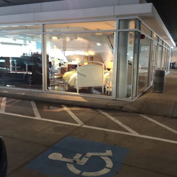 Crate & Barrel - Parking lot to entrance - Furniture Stores Near Me - McLean, Virginia