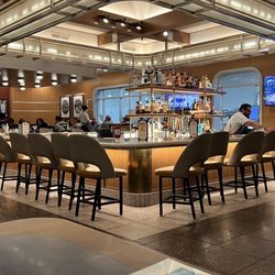 Hof's Hut Restaurant & Bakery - They have a bar in here!