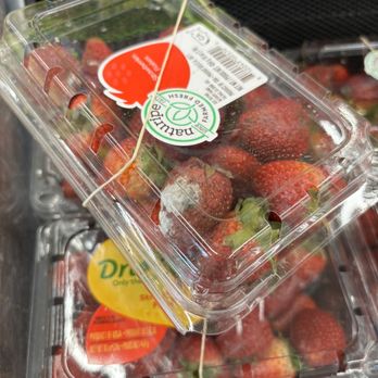 Smart & Final Extra! - rotten fruit on shelves - Grocery Near Me - Clovis, California
