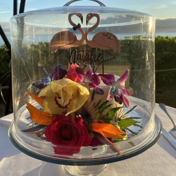 Country Bouquets - Wedding cake small but elegant with flowers !!!! - Flowers & Gifts Near Me - Makawao, Hawaii