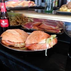 El Albero - Esto son aperitivos y consumiciones a un precio razonable no el abuso de la zona o entorno carisimo.