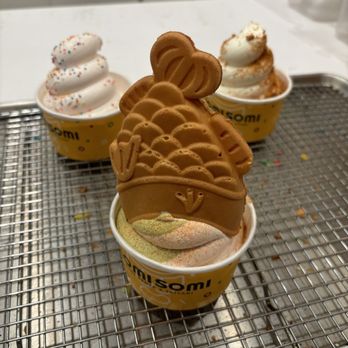 Somisomi - Front: taro taiyaki with strawberry matcha swirl - Ice Cream & Frozen Yogurt Near Me - Irvine, California