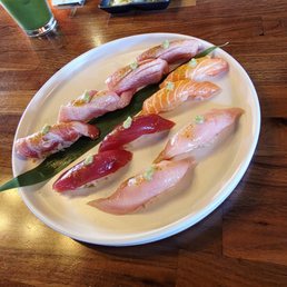 Assorted nigiri Assorted nigiri