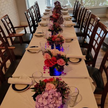 Coral Gables Florist - Decorate your table with bright square glass containers. Fowers Hydrangeas roses alstermieria surly to please. Staring at $50.00 on up. - Florists Near Me Coral Gables Florist - Decorate your table with bright square glass containers. Fowers Hydrangeas roses alstermieria surly to please. Staring at $50.00 on up. - Florists Near Me