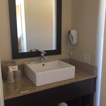 Red Roof PLUS+ Boston - Logan - Hotels Near Me - Saugus, Massachusetts