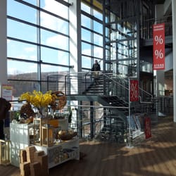 Braun Möbel-Center - Nach Renovierung mit großen Glasfronten
