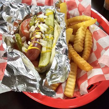 E 25th Pub & Grub - Chicago Dog - Pubs Near Me - Des Moines, Iowa