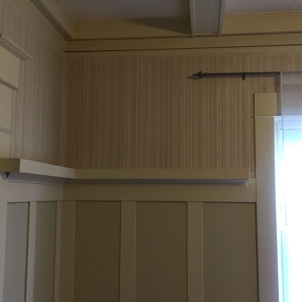 A Fresh Coat Painting - Before photo. Wall paper. - Painters Near Me - Beaverton, Oregon A Fresh Coat Painting - Before photo. Wall paper. - Painters Near Me - Beaverton, Oregon
