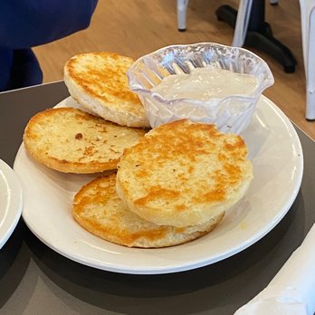 Eggs Up Grill - Biscuits and gravy - Breakfast & Brunch Near Me - Norfolk, Virginia