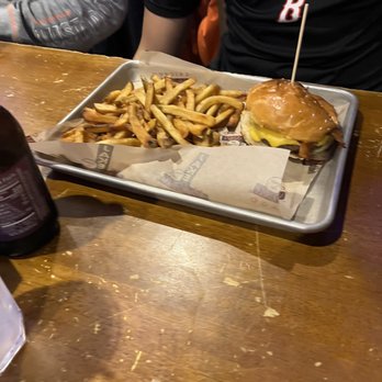 Jake Melnick's Corner Tap - Burger good - Sports Bars Near Me - Chicago, Illinois Jake Melnick's Corner Tap - Burger good - Sports Bars Near Me - Chicago, Illinois