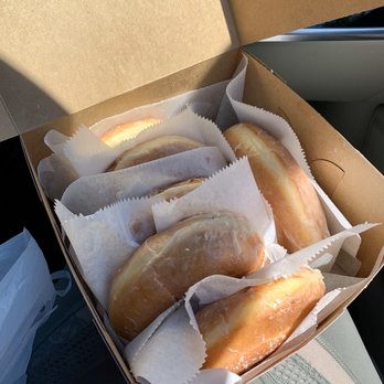 The Donut Wagon - 6 glazed to go - Food Trucks Near Me The Donut Wagon - 6 glazed to go - Food Trucks Near Me