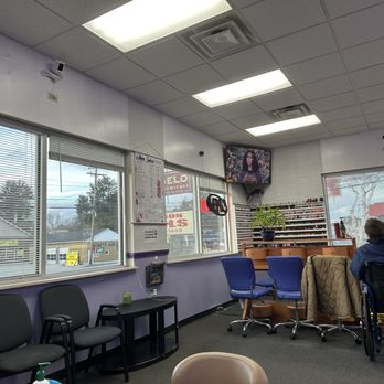 Saigon Nails - Waiting area - Nail Salons Near Me - Auburn, Maine