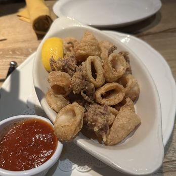 Robert's Pizza and Dough - Fried Calamari - Pizza Near Me - Chicago, Illinois Robert's Pizza and Dough - Fried Calamari - Pizza Near Me - Chicago, Illinois