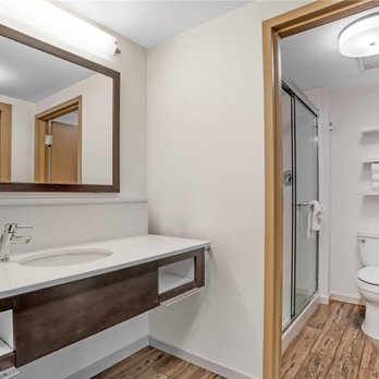 Hampton Inn & Suites Fort Mill - Guest room bath - Hotels Near Me - Fort Mill, South Carolina Hampton Inn & Suites Fort Mill - Guest room bath - Hotels Near Me - Fort Mill, South Carolina