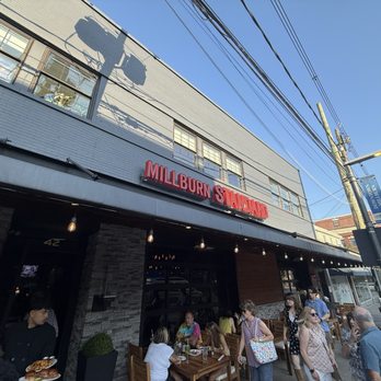 Millburn Standard - Outdoor seating - Cocktail Bars Near Me - Millburn, New Jersey