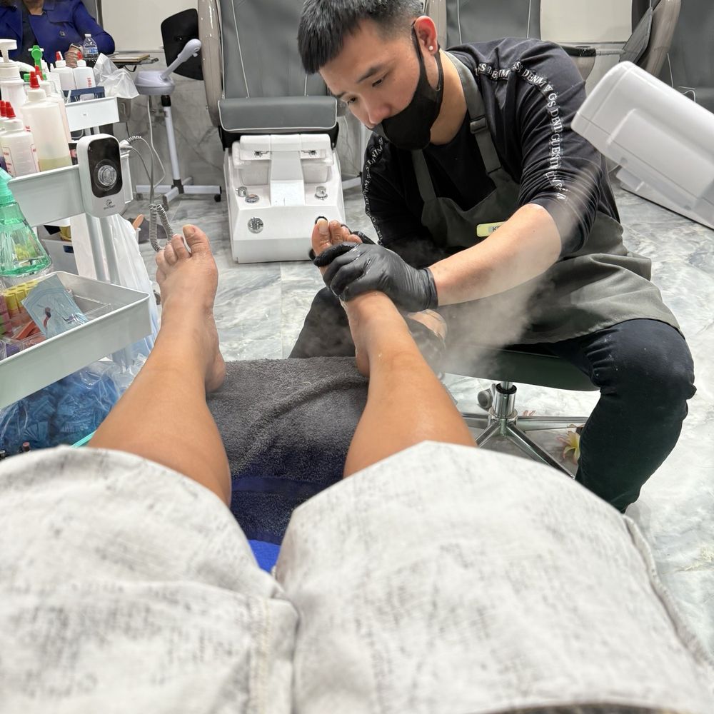 Inspire Nail Bar - The steam wasn't even on my feet and he ended up burning me w/ the steam. - Nail Salons Near Me - Silver Spring, Maryland