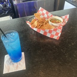 Blu-Cucumber Lemonade With Chips And Guacamole