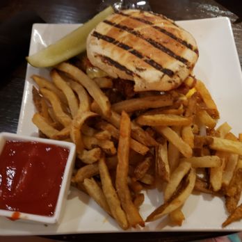 The Hound's Tale - Wagyu Burger - New American Near Me - Williamsburg, Virginia