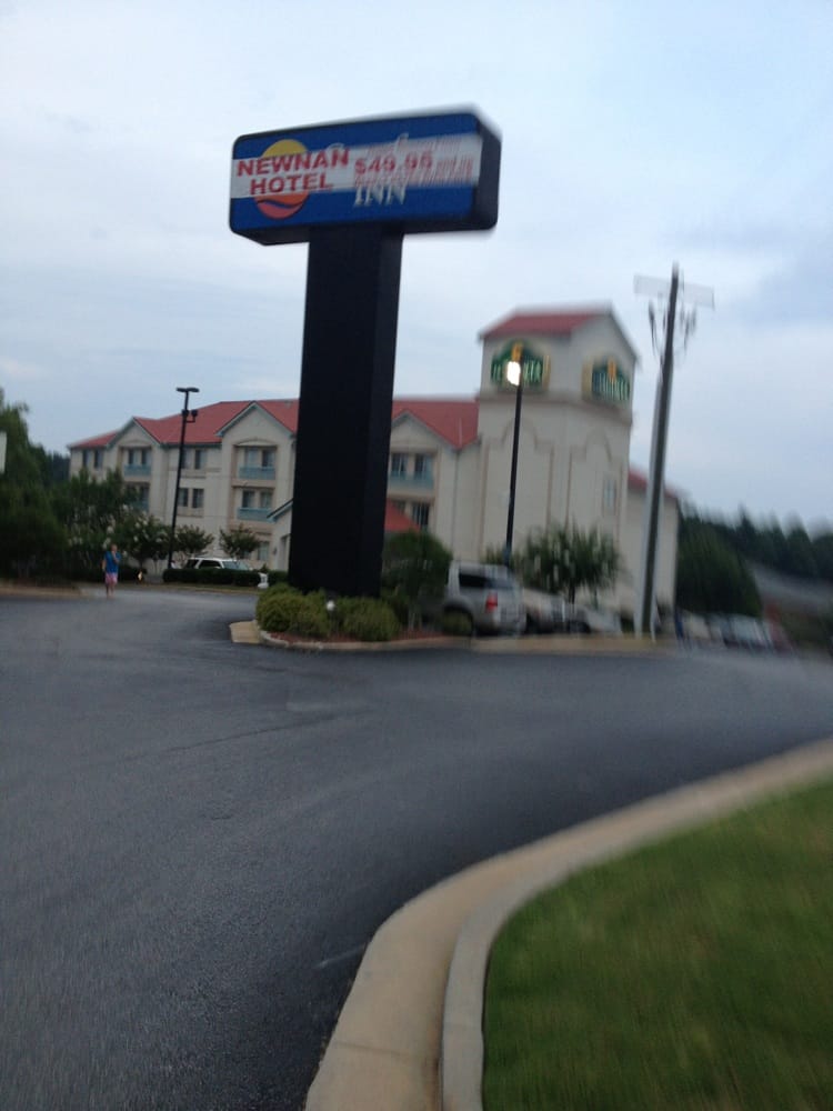 NEWNANRED ROOF INN & SUITES NEWNAN 590 Bullsboro Dr, Newnan