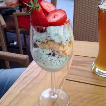 Socjal - Three icecream scoops - enough to share - Wine Bars Near Me - Warszawa, Massachusetts